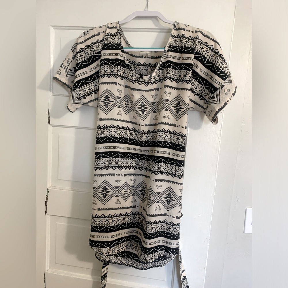 ModCloth poema memory tunic Aztec print black and cream size large